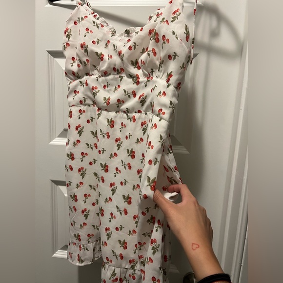 Cherry bomb, Abercrombie & Fitch strapped dress - Picture 3 of 4